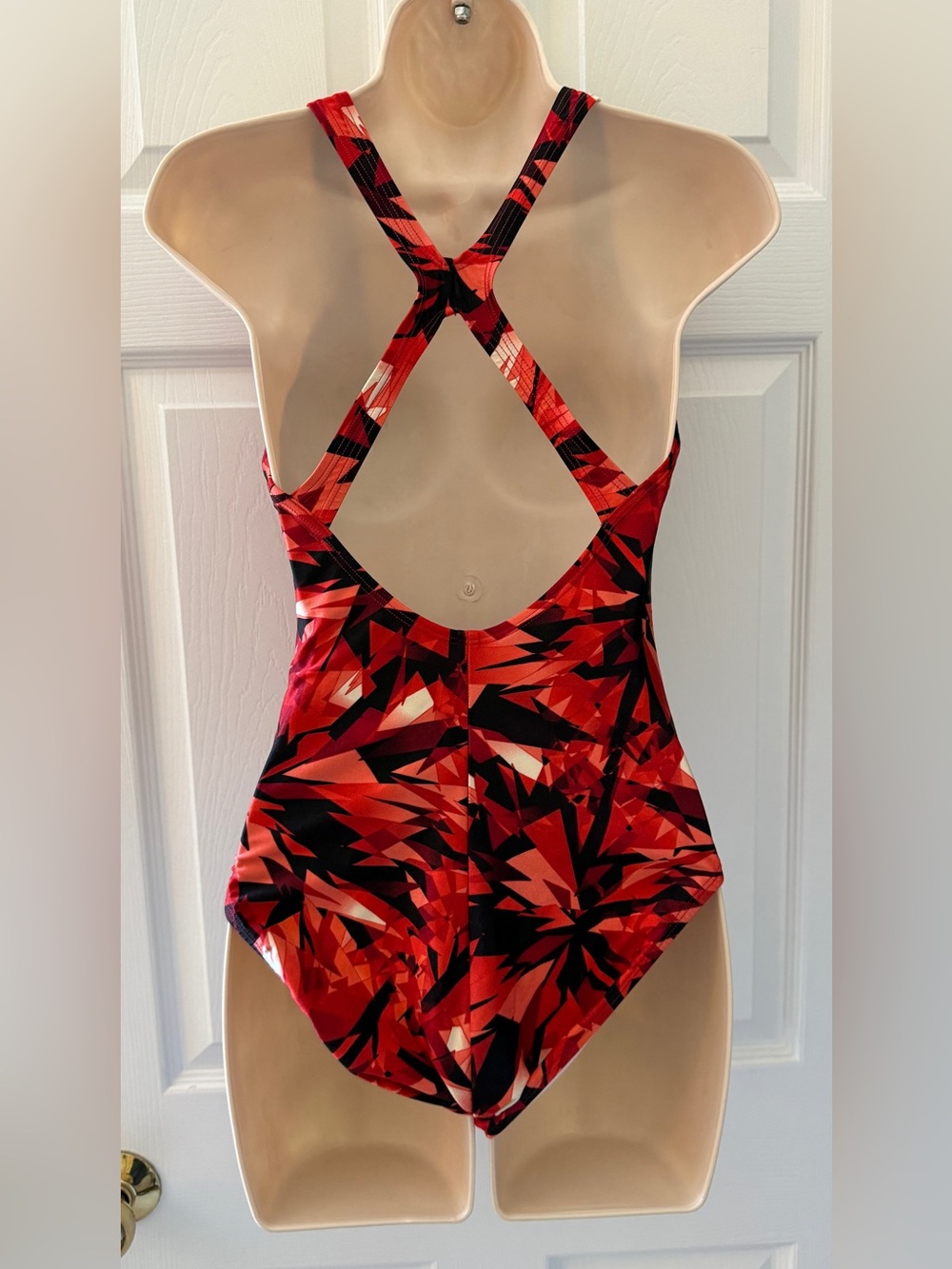 Speedo Red & Black Abstract Print One Piece Swimsuit - Ladies Size 10 *EUC* - Picture 2 of 10